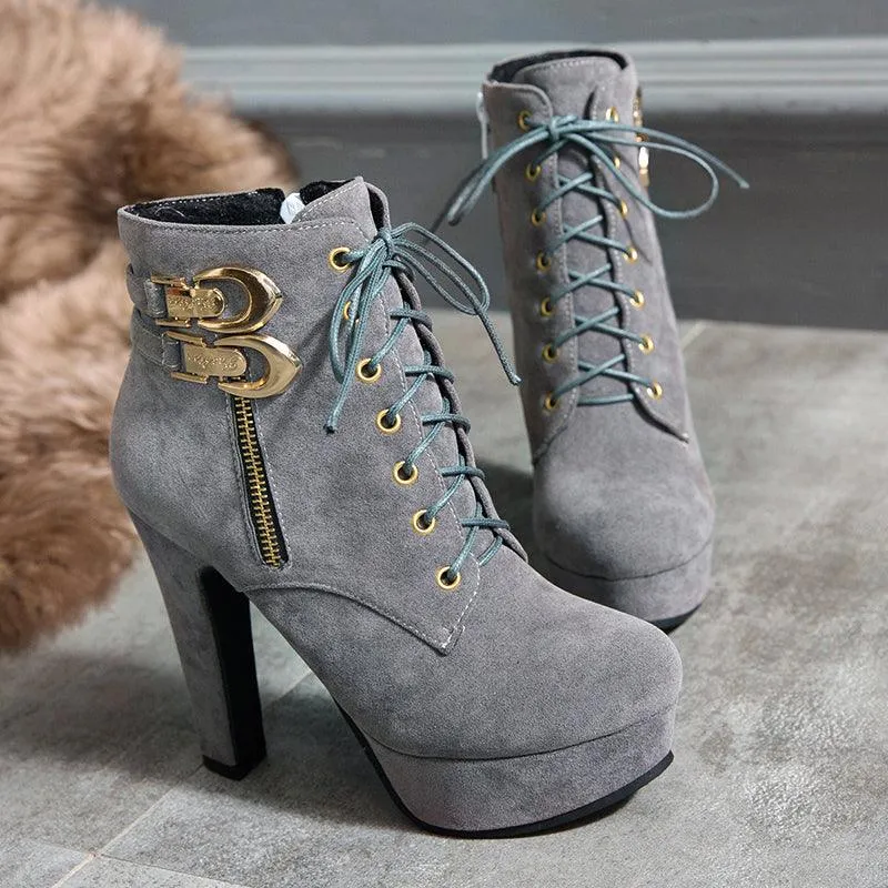 BUCKLE & SUEDE ANKLE BOOTIE