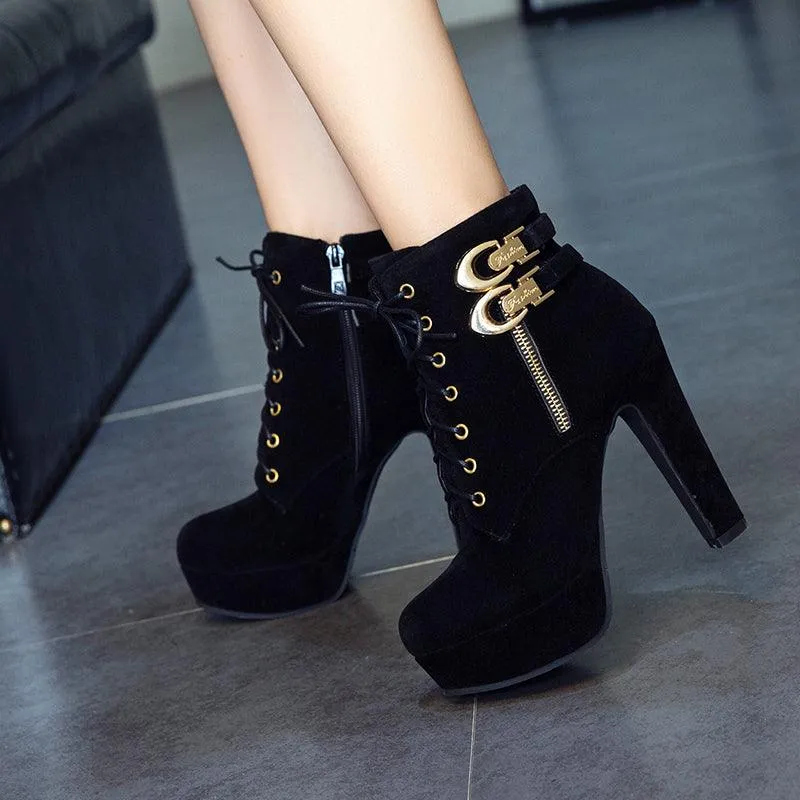 BUCKLE & SUEDE ANKLE BOOTIE