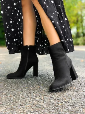 Sierra Suede Ankle Boots / Black