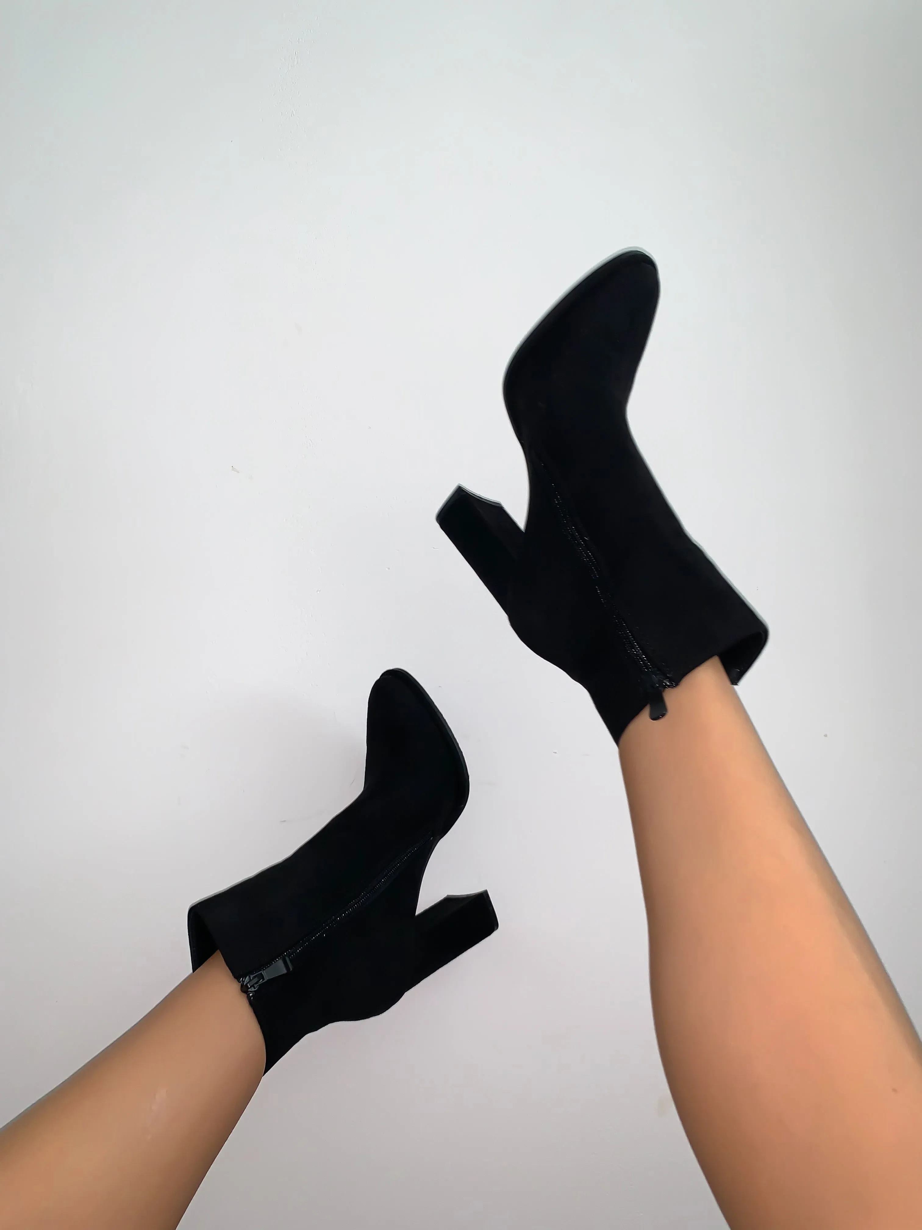 Sierra Suede Ankle Boots / Black