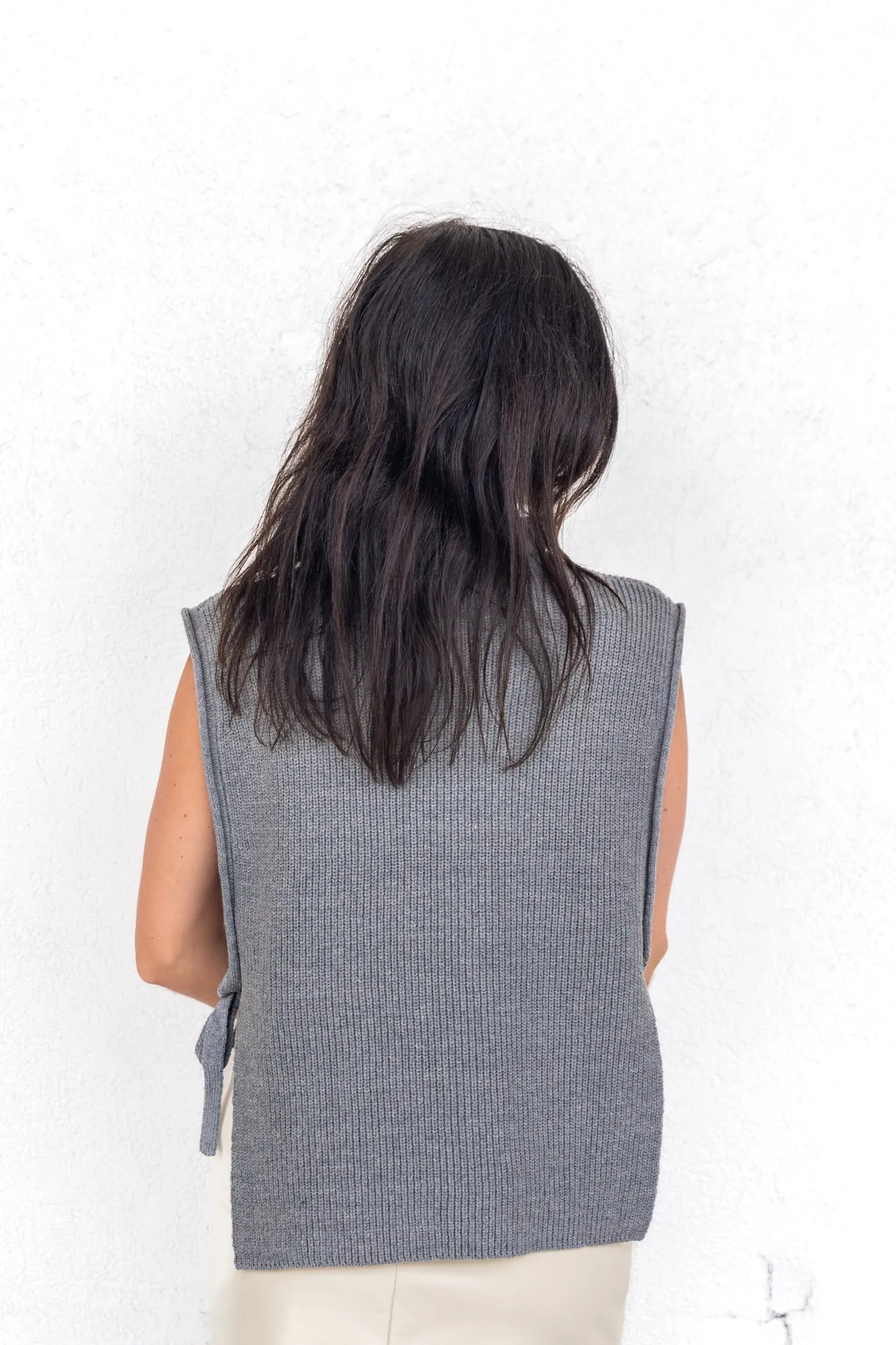 WILLOW SLEEVELESS SWEATER